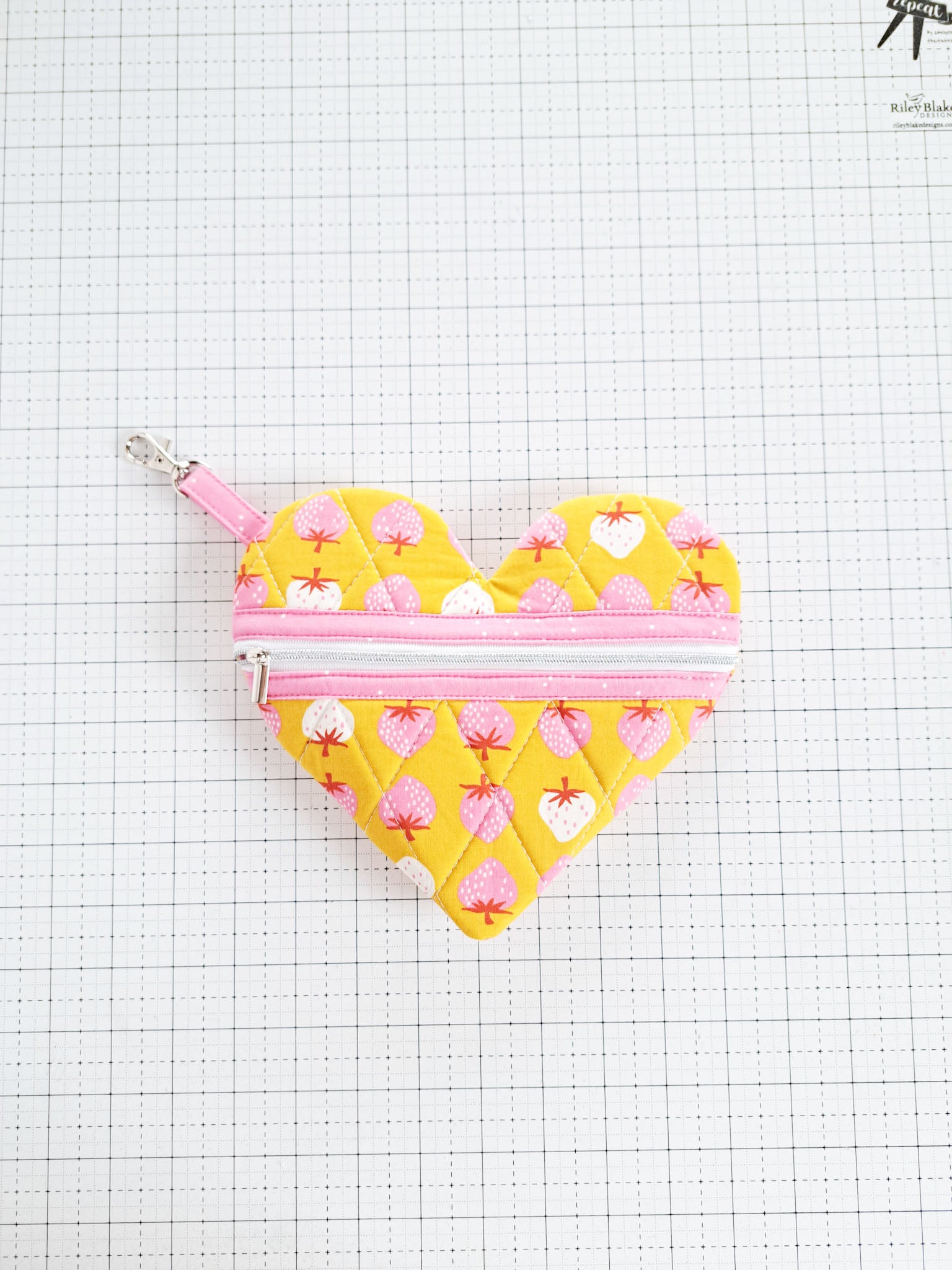 Heartbeat Pouch PDF Pattern - Instant Download – Center